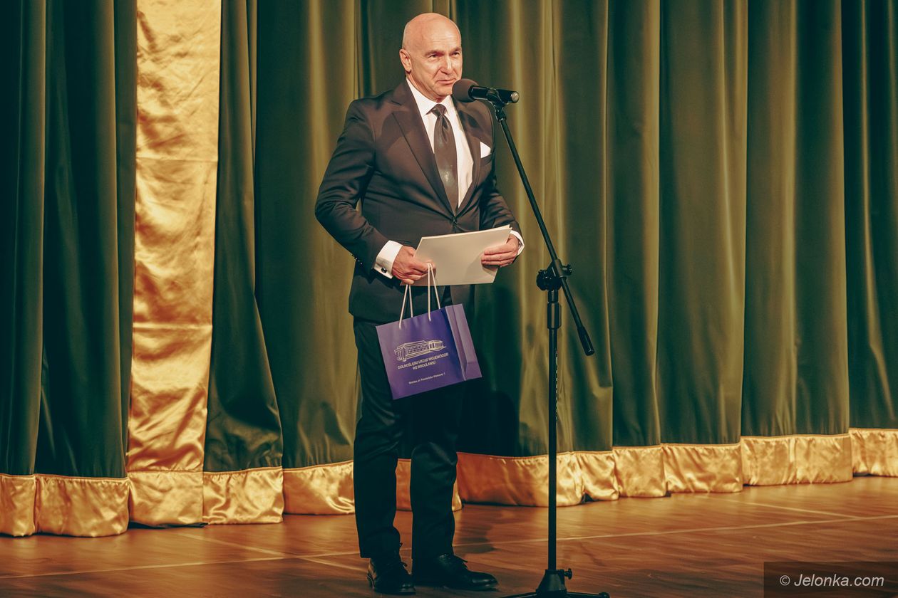 Jelenia Góra: Po dziewięciu latach żegna się z funkcją dyrektora