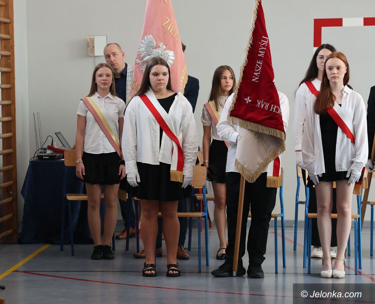 Jelenia Góra: Uczniowie wrócili do szkół – inauguracja w SP 13