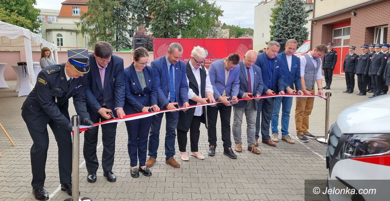 Jelenia Góra: Samorządy dorzuciły się do busa dla strażaków
