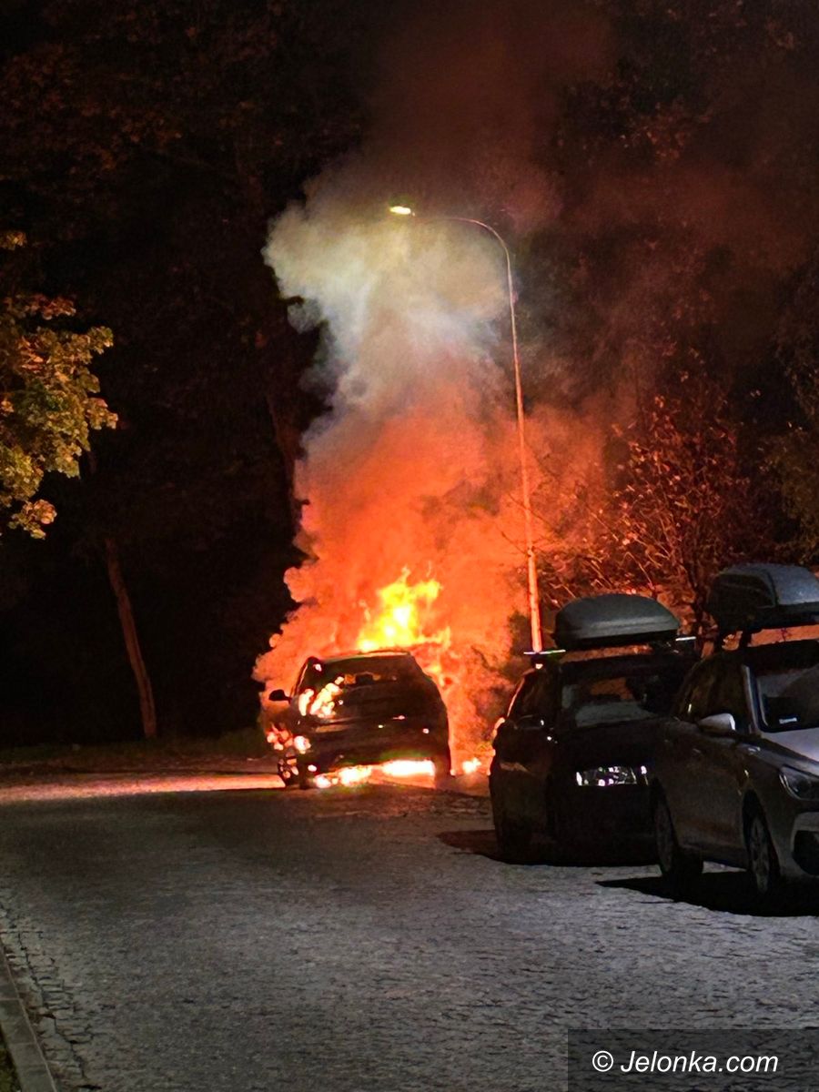 Kowary: Auto w płomieniach