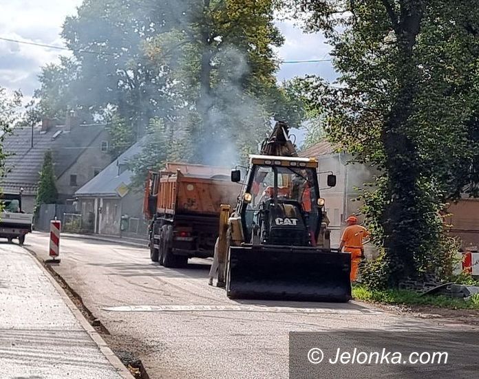 Cieplice: Nowe chodniki w budowie