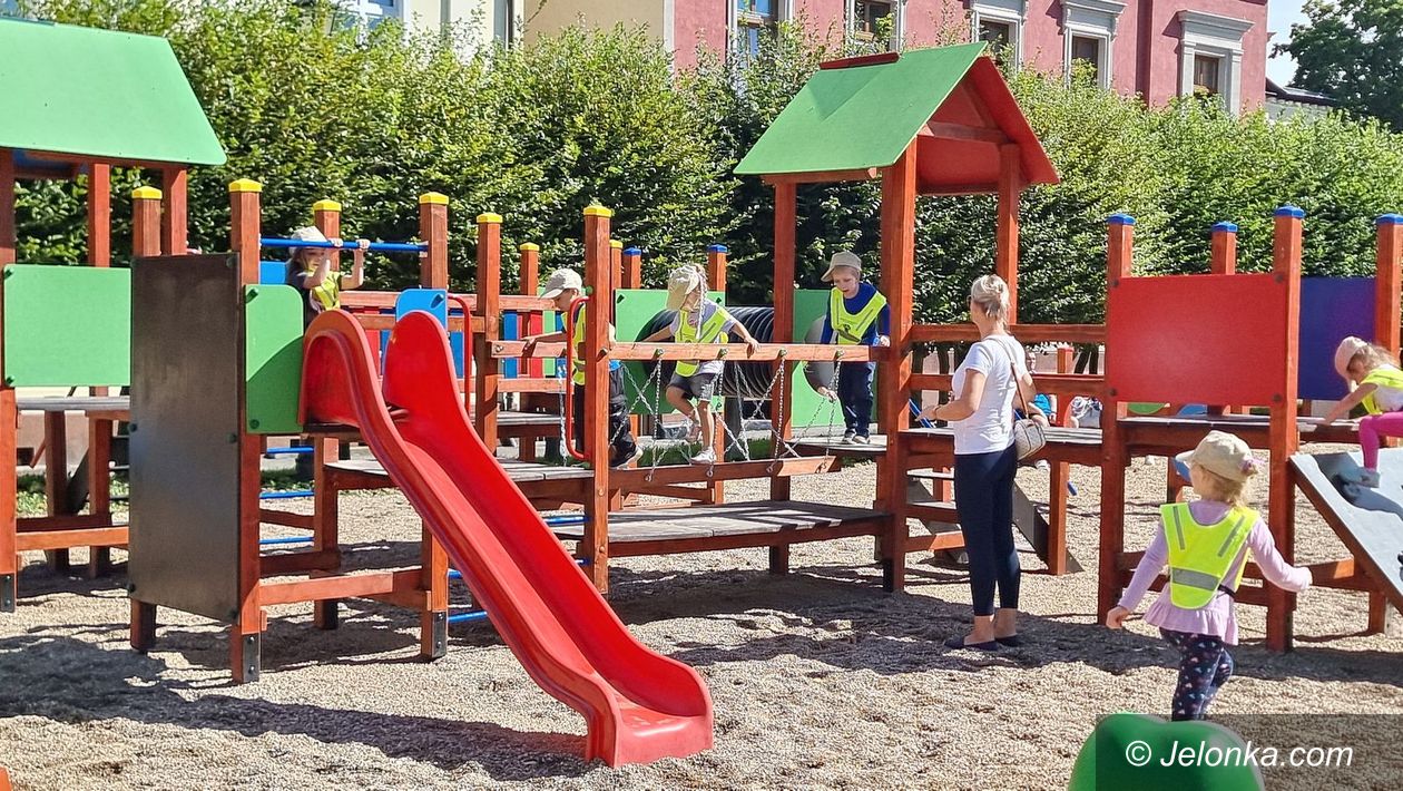 Jelenia Góra: Plac Kościuszki – nowe miejsce do zabaw dla dzieci