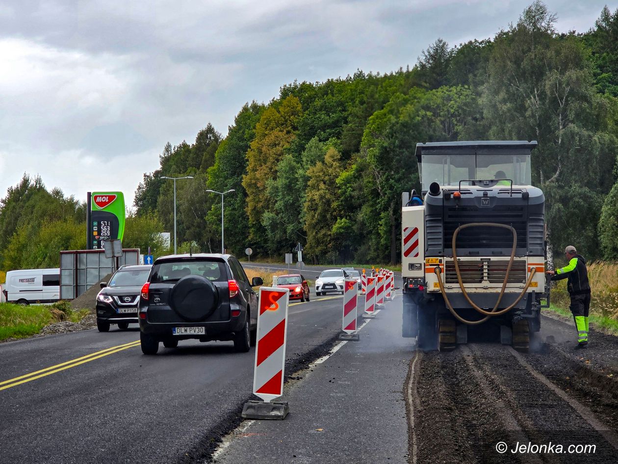 Jelenia Góra: Jest już nowy asfalt na drodze wylotowej na Zgorzelec