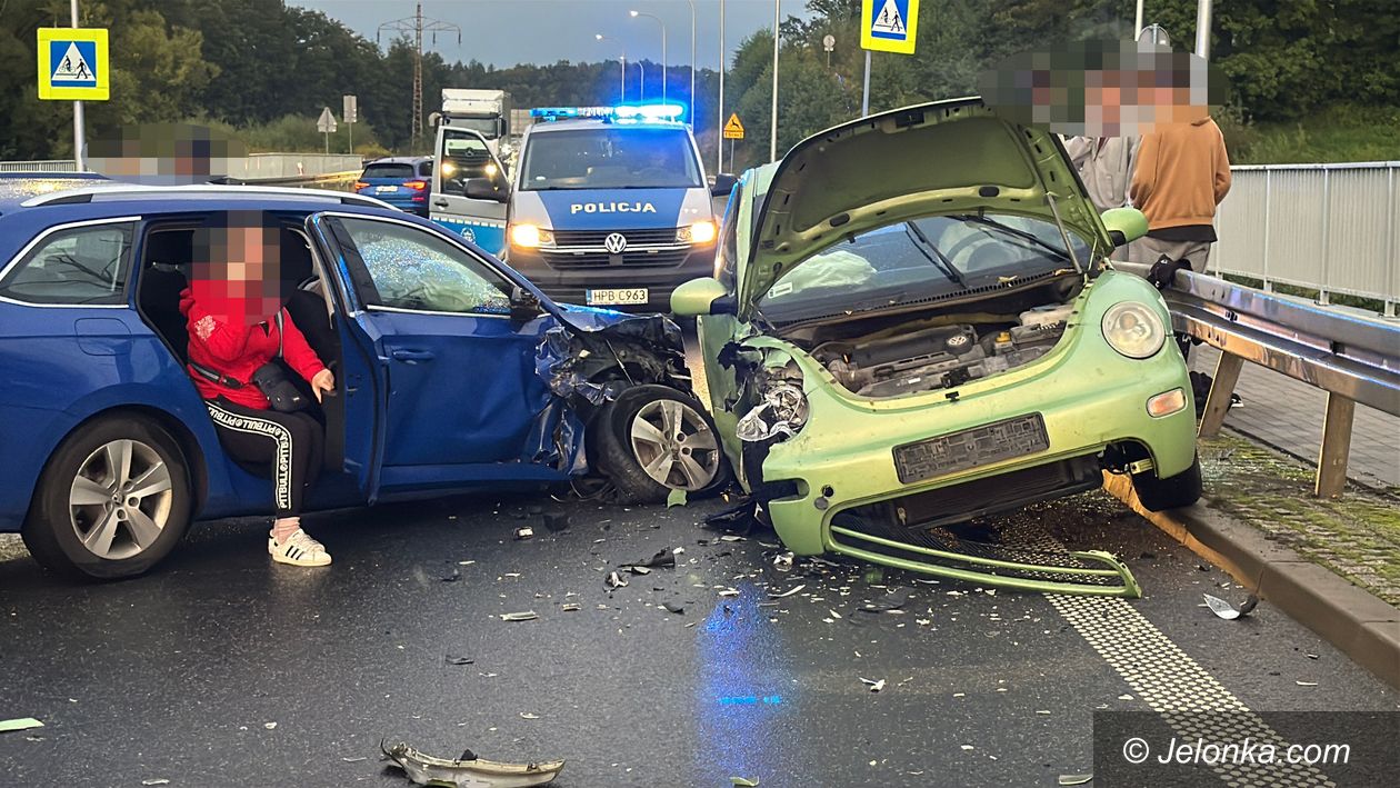 Jelenia Góra: Czołówka koło ronda