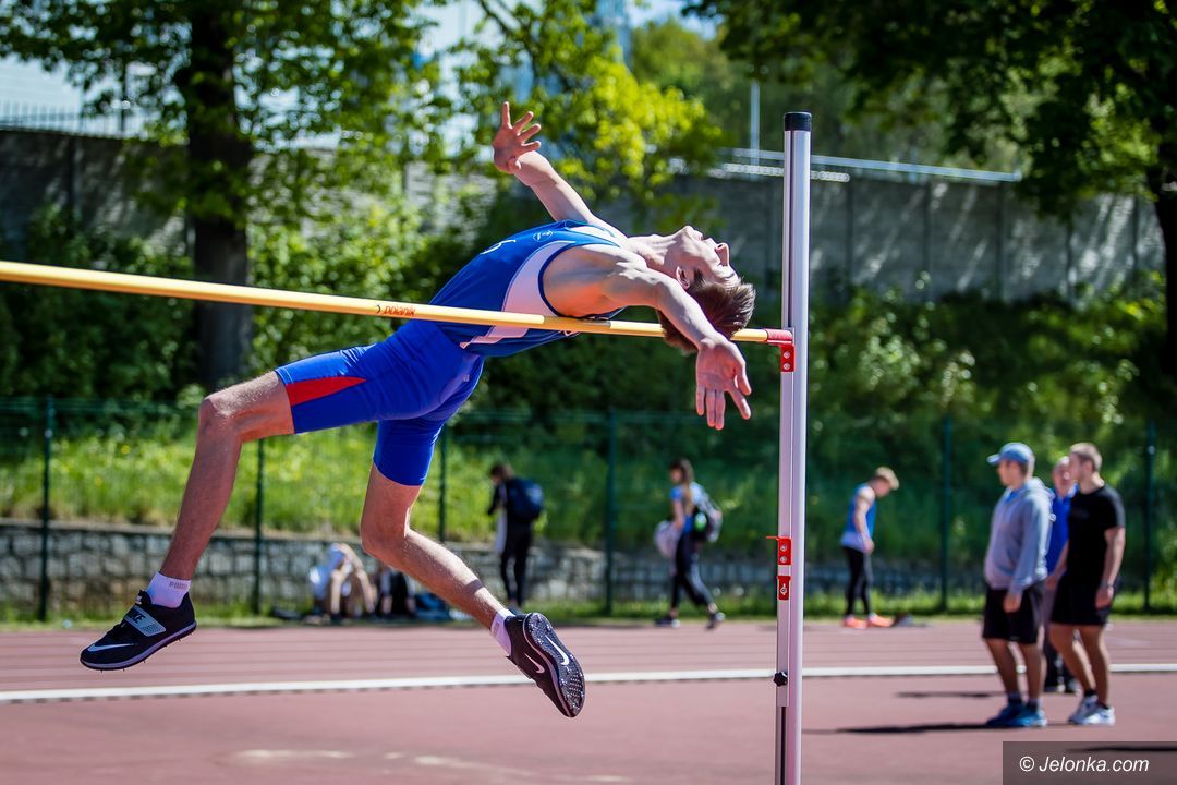 Jelenia Góra: Emocjonujące zmagania licealistów z "Królową Sportu"