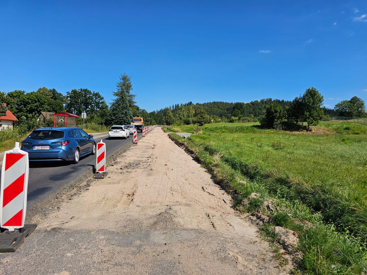 Powiat karkonoski: Kto dokończy remont drogi 366 w Marczycach?