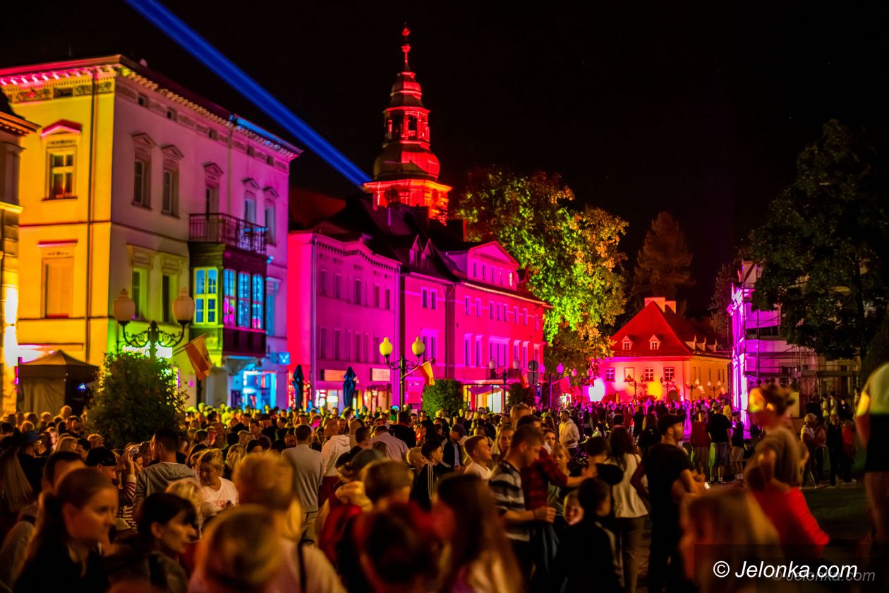 Jelenia Góra: O przetargu na remont drogi 366, milionach na remonty hoteli i laurach dla zasłużonych
