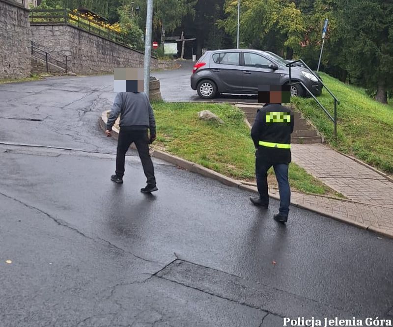 Powiat: Policjanci ze Szklarskiej Poręby zatrzymali dwóch mężczyzn podejrzanych o usiłowanie włamania i posiadanie narkotyków