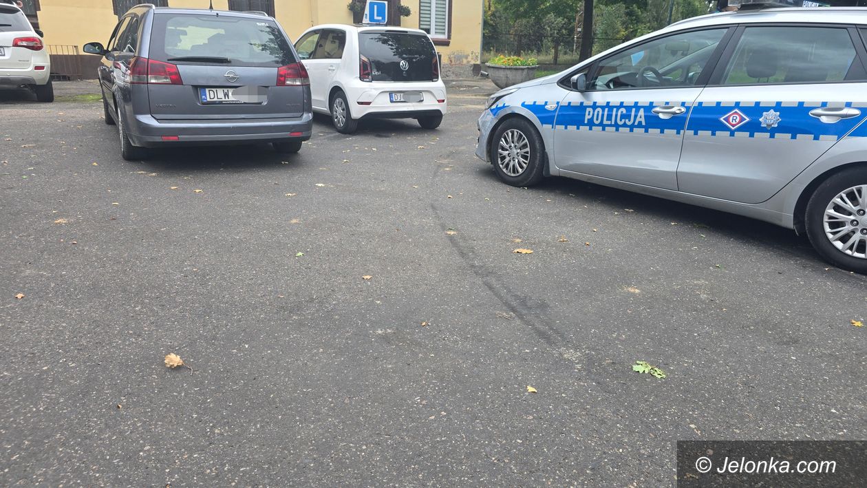Jelenia Góra: "L"–ka na dachu – uczą jeździć, czy być kierowcą?