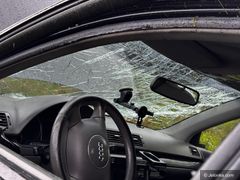 Audi wypadło z drogi na ul. Wincentego Pola
