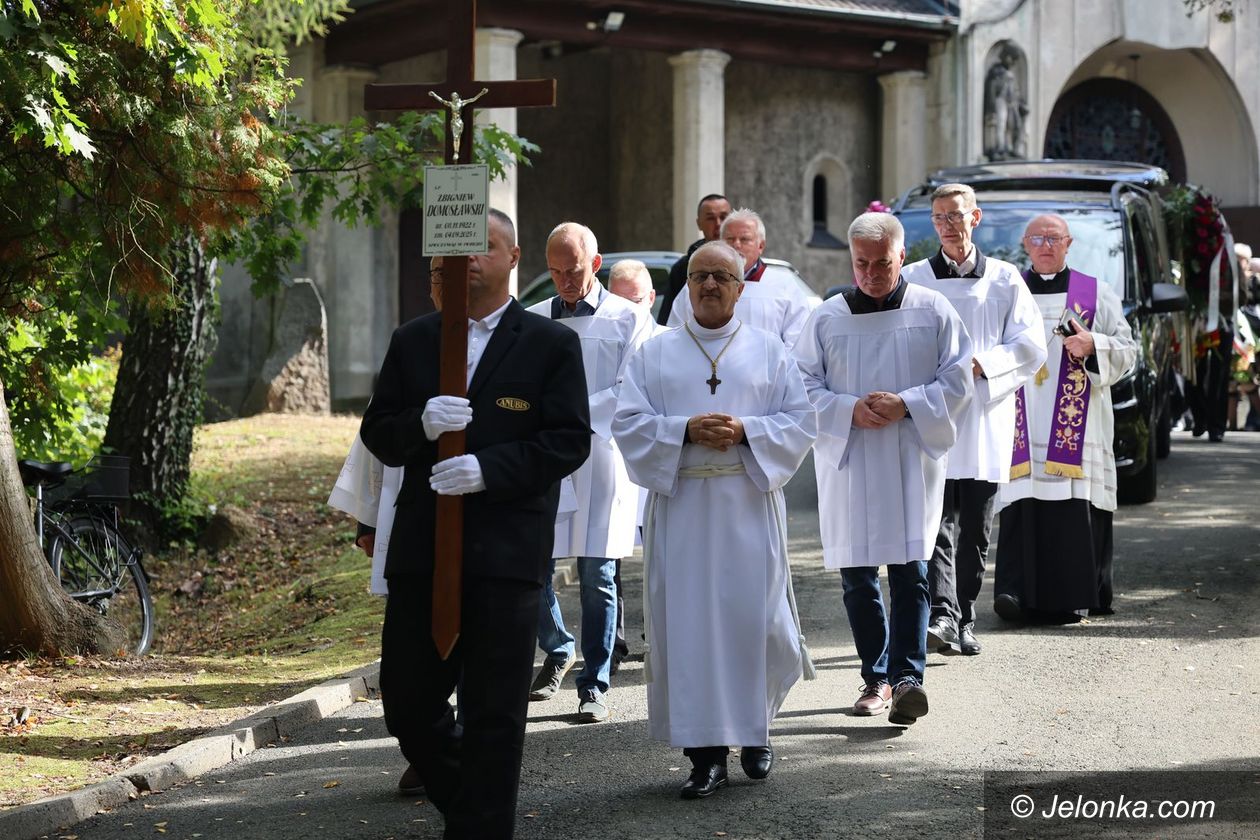 Jelenia Góra: Ostatnie pożegnanie prof. Zbigniewa Domosławskiego