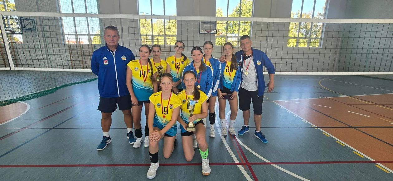 Janowice Wielkie: Wygrały wszystko i to bez straty seta