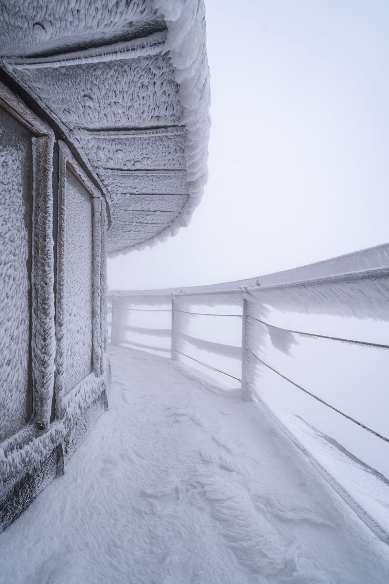 Karkonosze: Już biało na Śnieżce