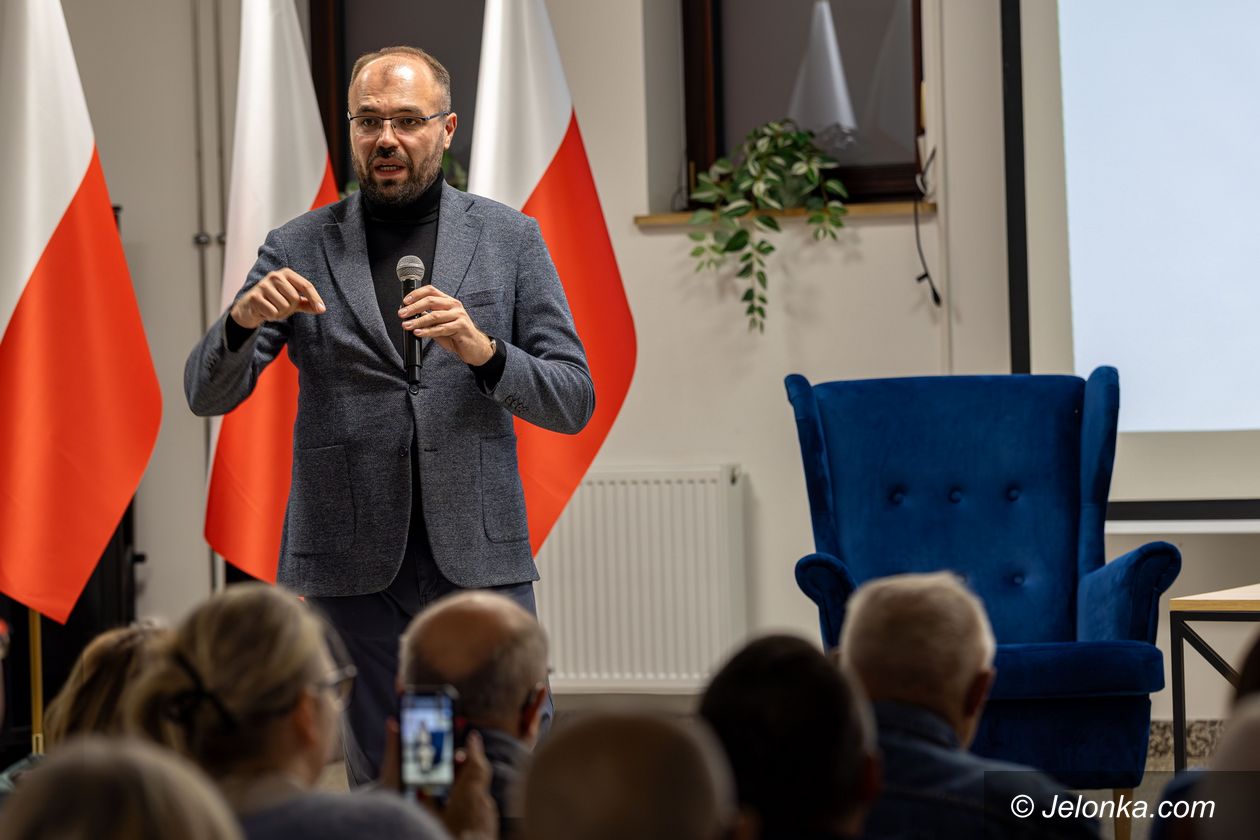 Cieplice: Rozmowa o Polsce i potrzebie nowej konstytucji w Jeleniej Górze