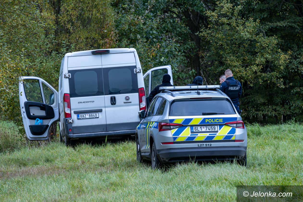 Jelenia Góra: Pościg z Czech do Polski z metą na łące w Wojcieszycach