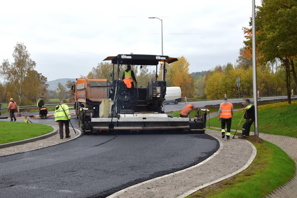 Powiat karkonoski: Nowe rondo zmieni ruch w Łomnicy