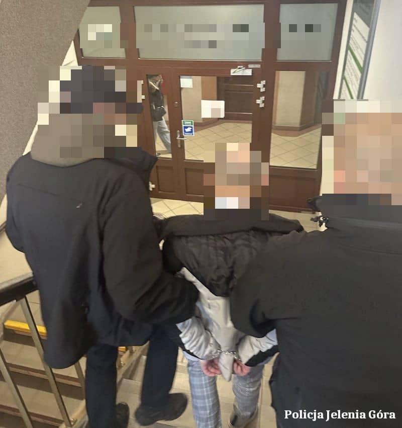 Jelenia Góra: Zatrzymany po ponad dwóch latach ukrywania się. Poszukiwany listem gończym 38–latek w rękach jeleniogórskich policjantów