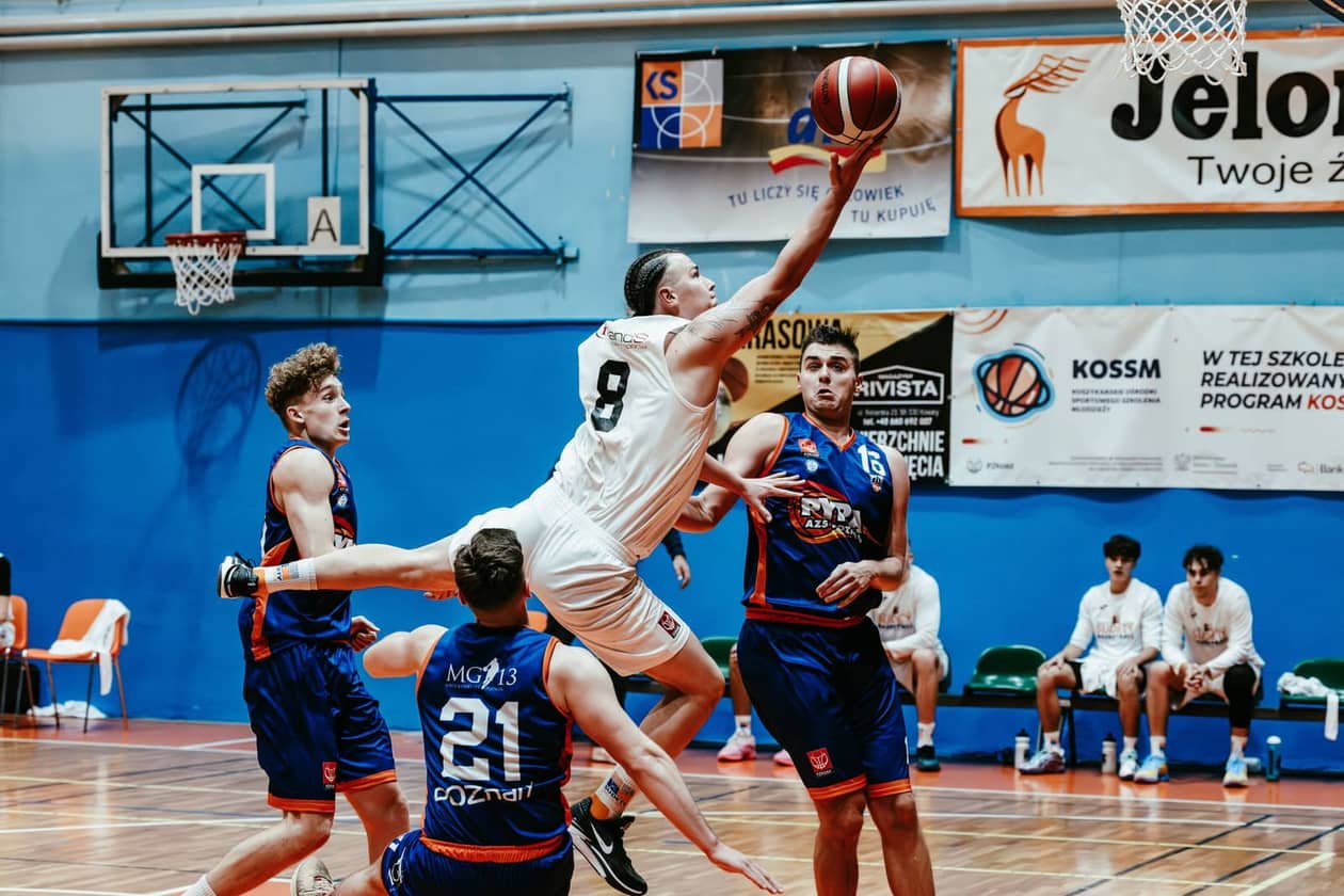 Jelenia Góra: Dreszczowiec przy Sudeckiej, hala "nie odleciała"