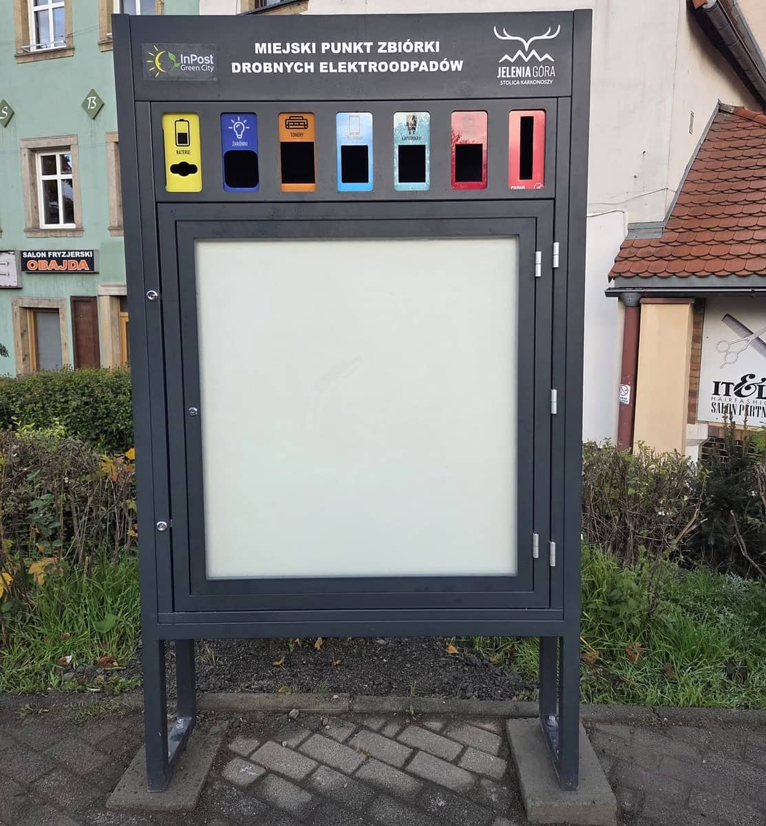 Jelenia Góra: Oddaj zużyty telefon w drodze na autobus