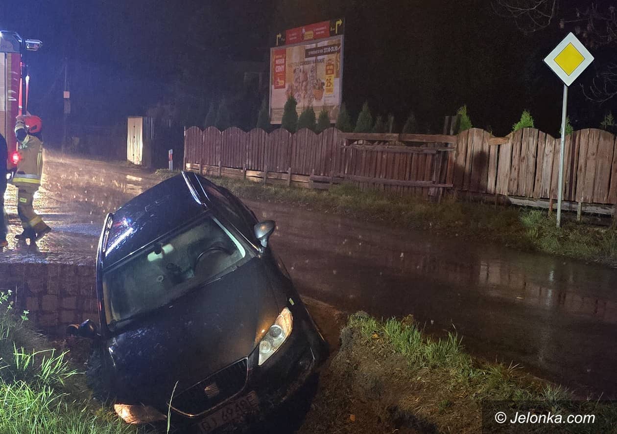 Łomnica: Auto w rowie w Łomnicy