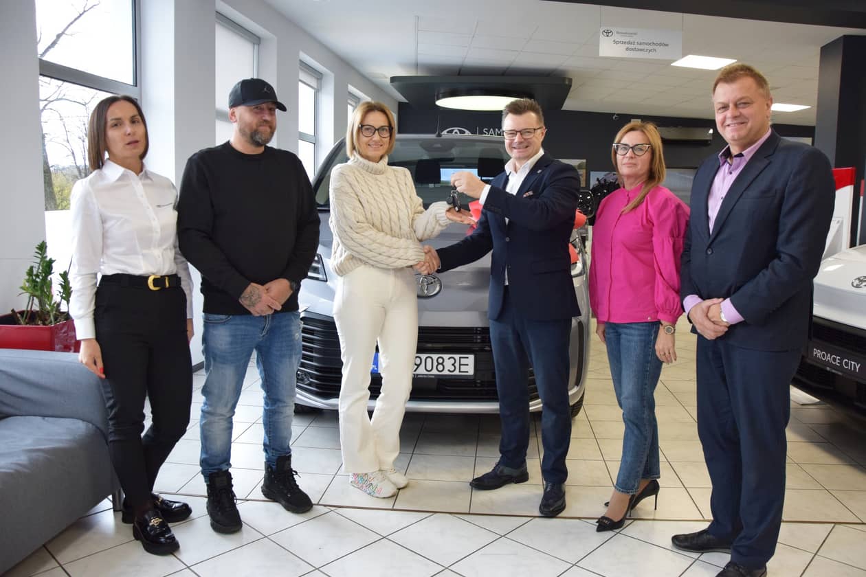 Powiat karkonoski: Samochód od powiatu dla rodziny zastępczej