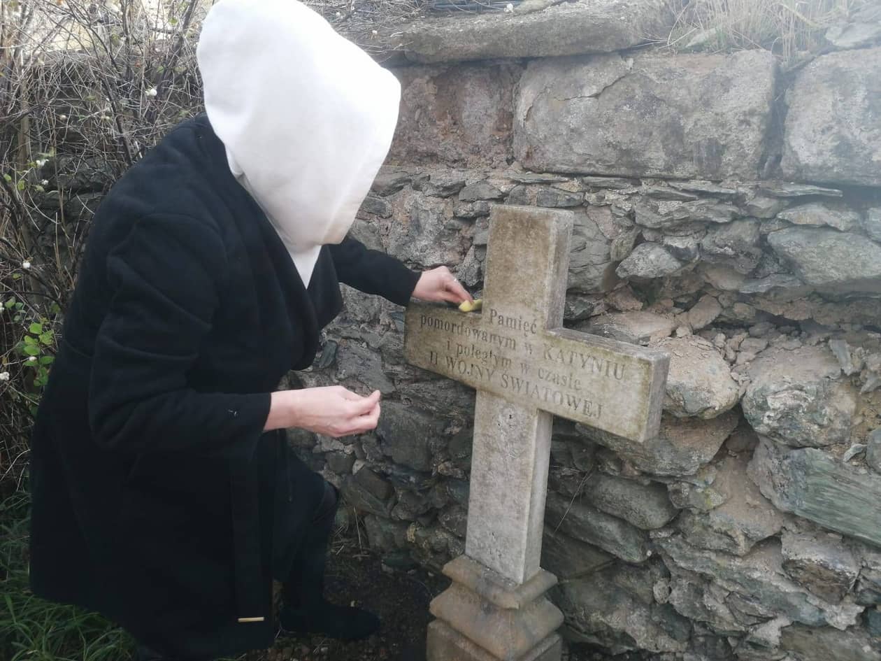 Kaczorów: Symboliczny Krzyż odnaleziony w Kaczorowie