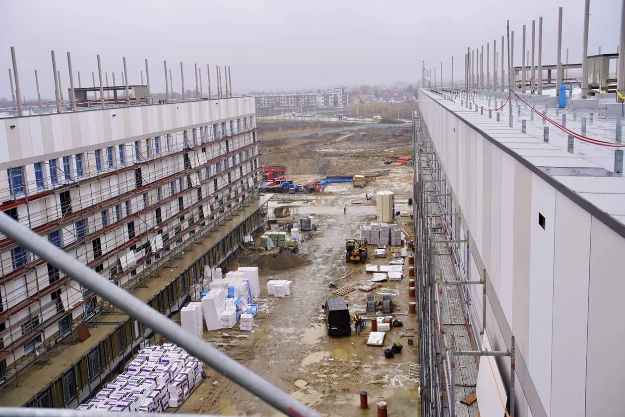 Dolny Śląsk: Szpital za 1,5 mld zł rośnie w oczach