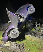 Stracił panowanie i wylądował na płocie