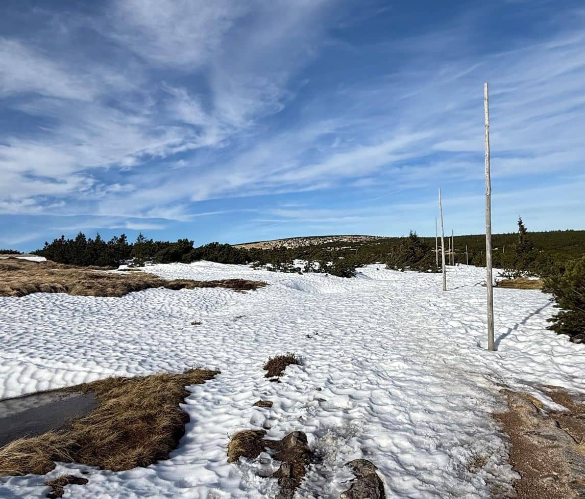 Karkonosze: Silny wiatr i opady dotrą w góry