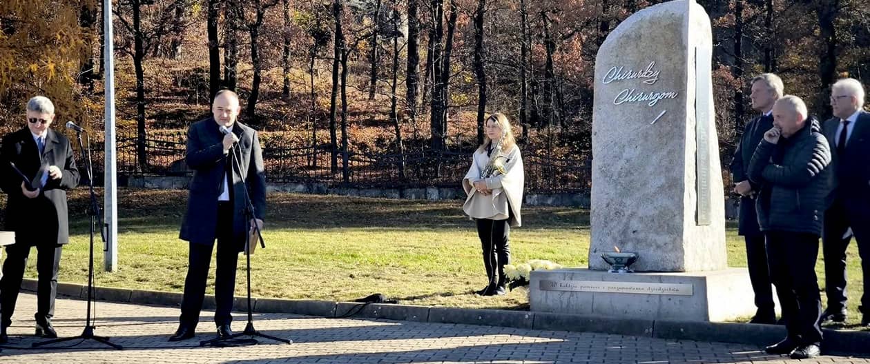 Cieplice: Nowy pomnik w hołdzie chirurgom