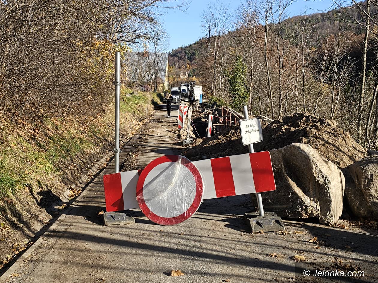 Jagniątków: Remont murka zmorą mieszkańców