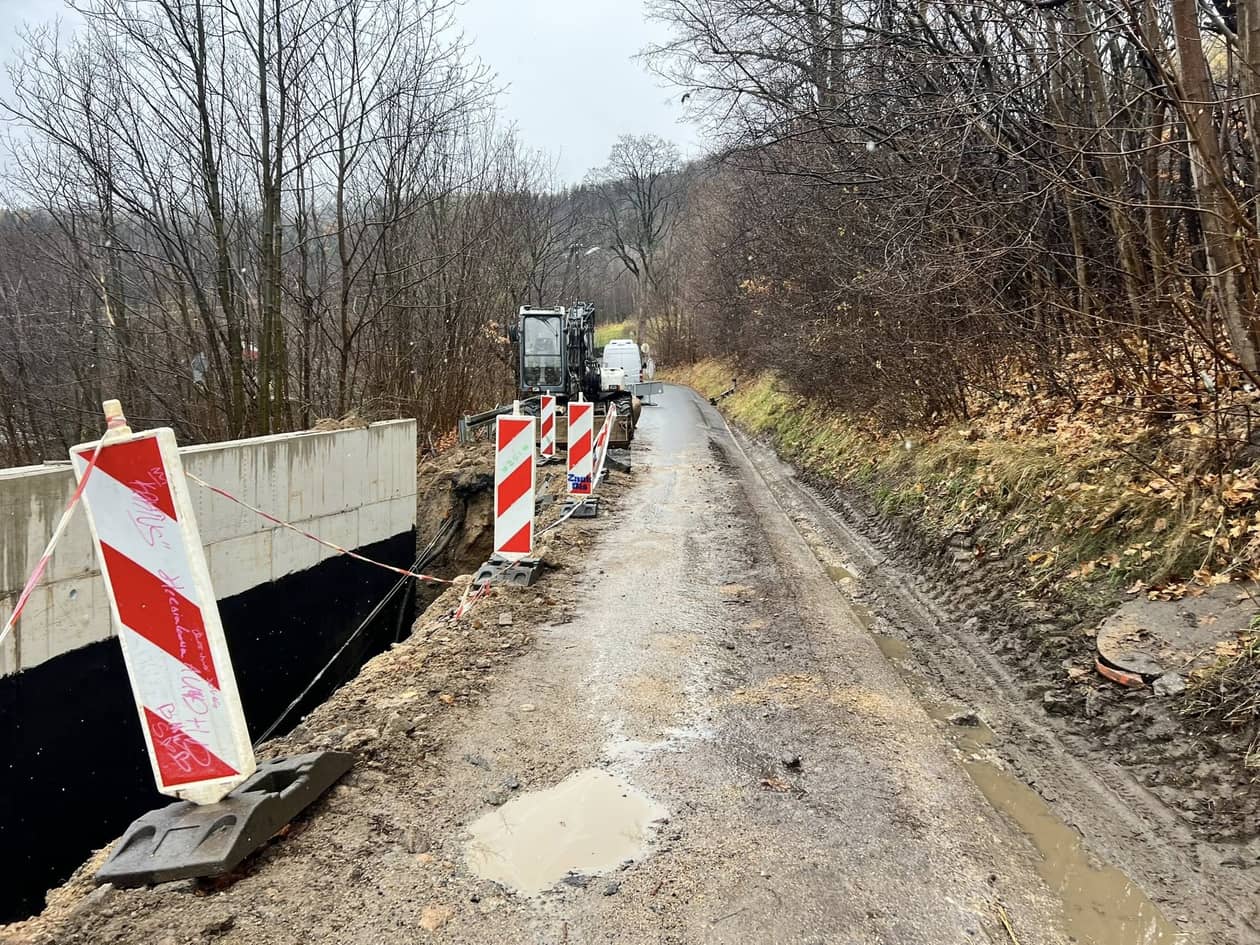 Jelenia Góra: Uszkodzone kable opóźnią odbudowę muru?
