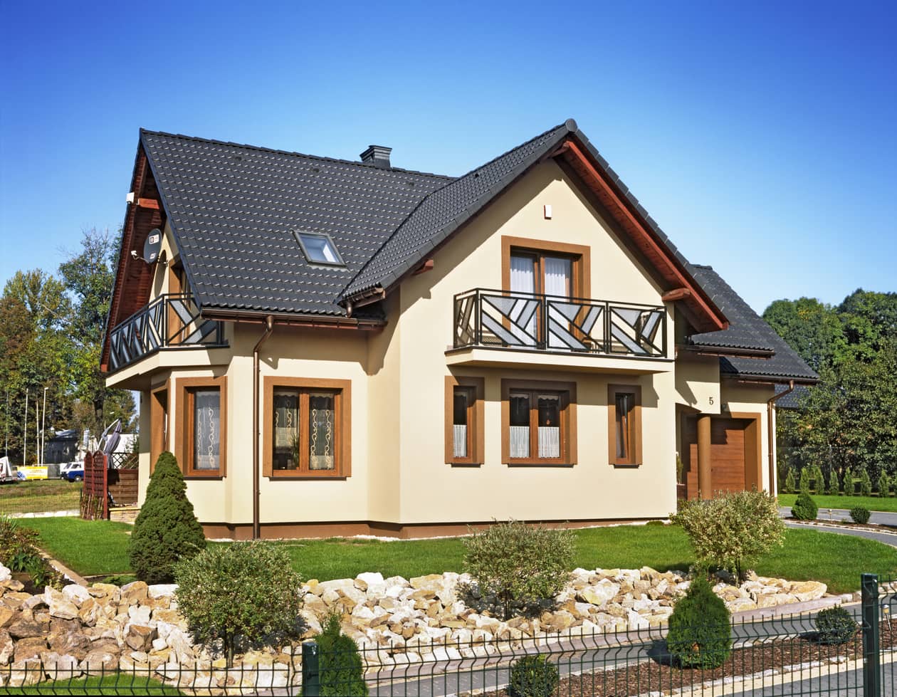 Polska: Konserwacja dachu. Co ile warto sprawdzać stan dachówek w domu?