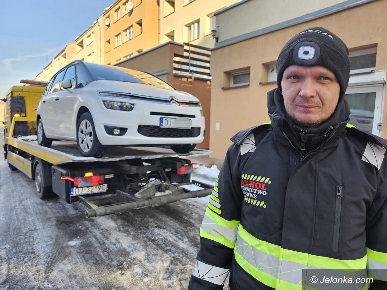 Jelenia Góra: Codziennie 5–6 samochodów trafia na lawetę