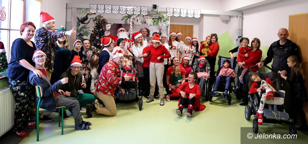 Jelenia Góra: Mikołajkowa akcja kibiców dla niepełnosprawnych dzieci