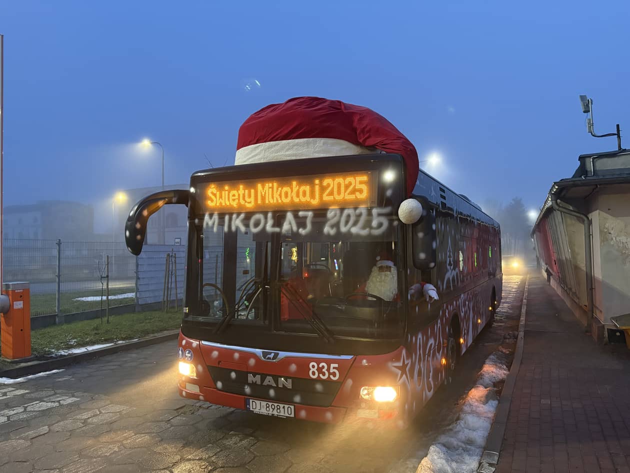 Jelenia Góra: Mikołaj jeździ autobusem