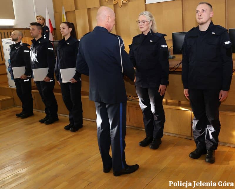 Jelenia Góra: Sześcioro nowych policjantów w Jeleniej Górze