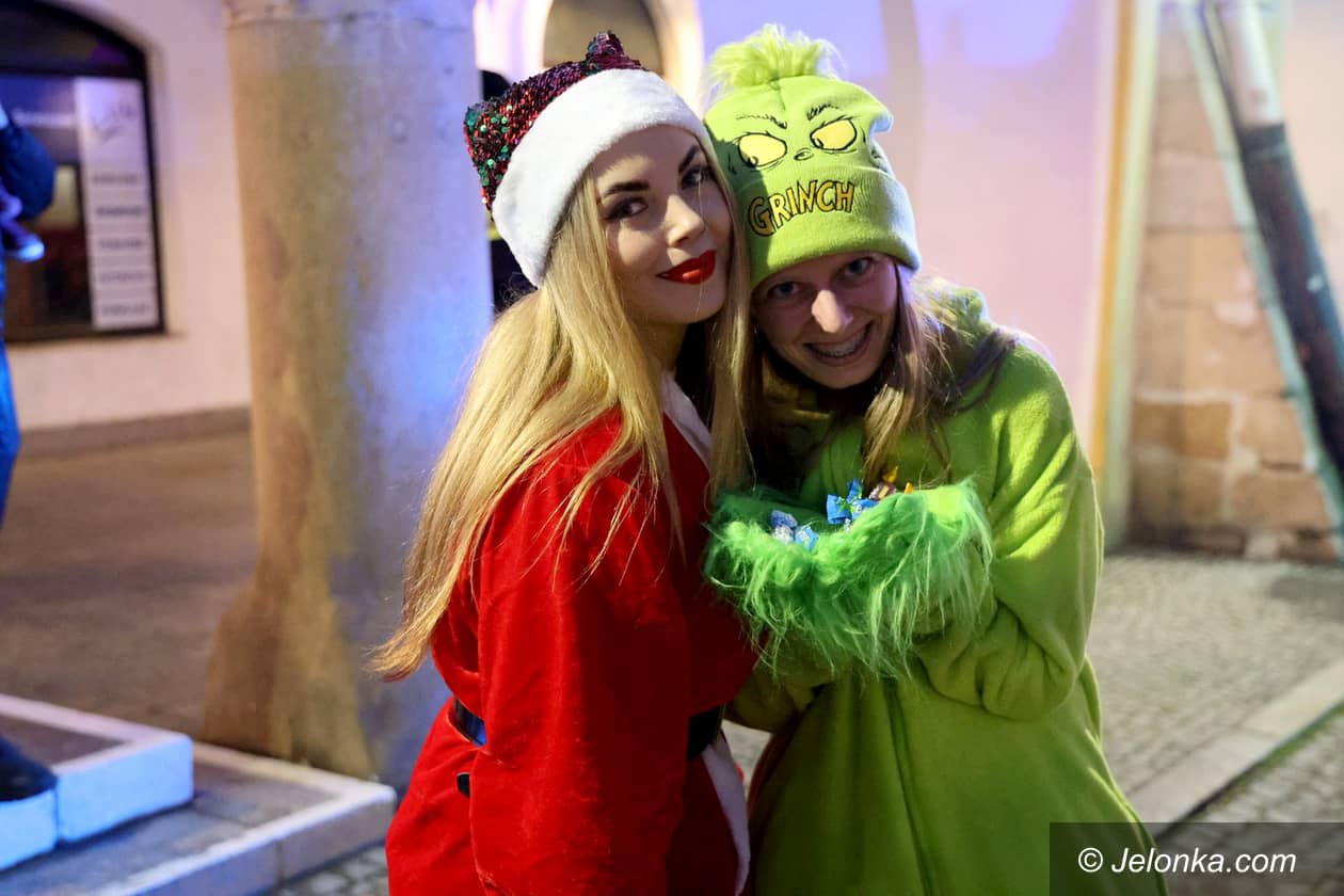 Jelenia Góra: O budowie bloku na Skałkach, nowym domu dziecka i rozświetleniu miejskiej choinki.