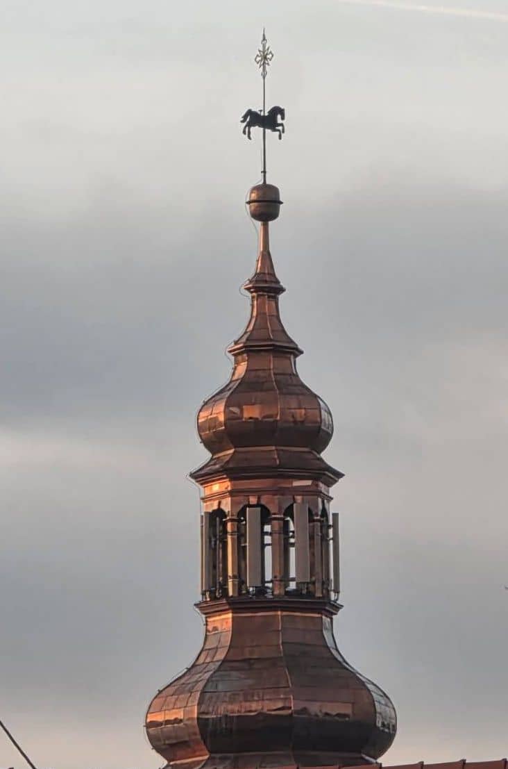 Kowary: Wieża kościoła w Kowarach lśni nowym blaskiem