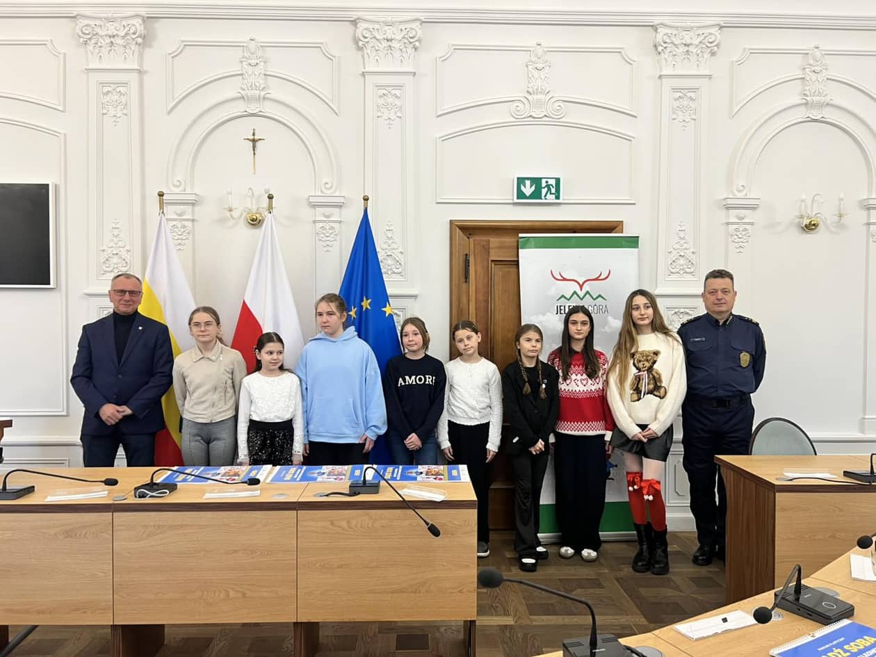 Jelenia Góra: Młodzi laureaci konkursu antyalkoholowego