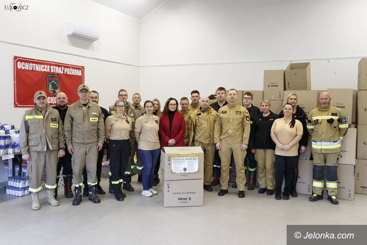 Ścięgny: „Paczka dla Seniora 2025: strażacy przekazali pomoc potrzebującym
