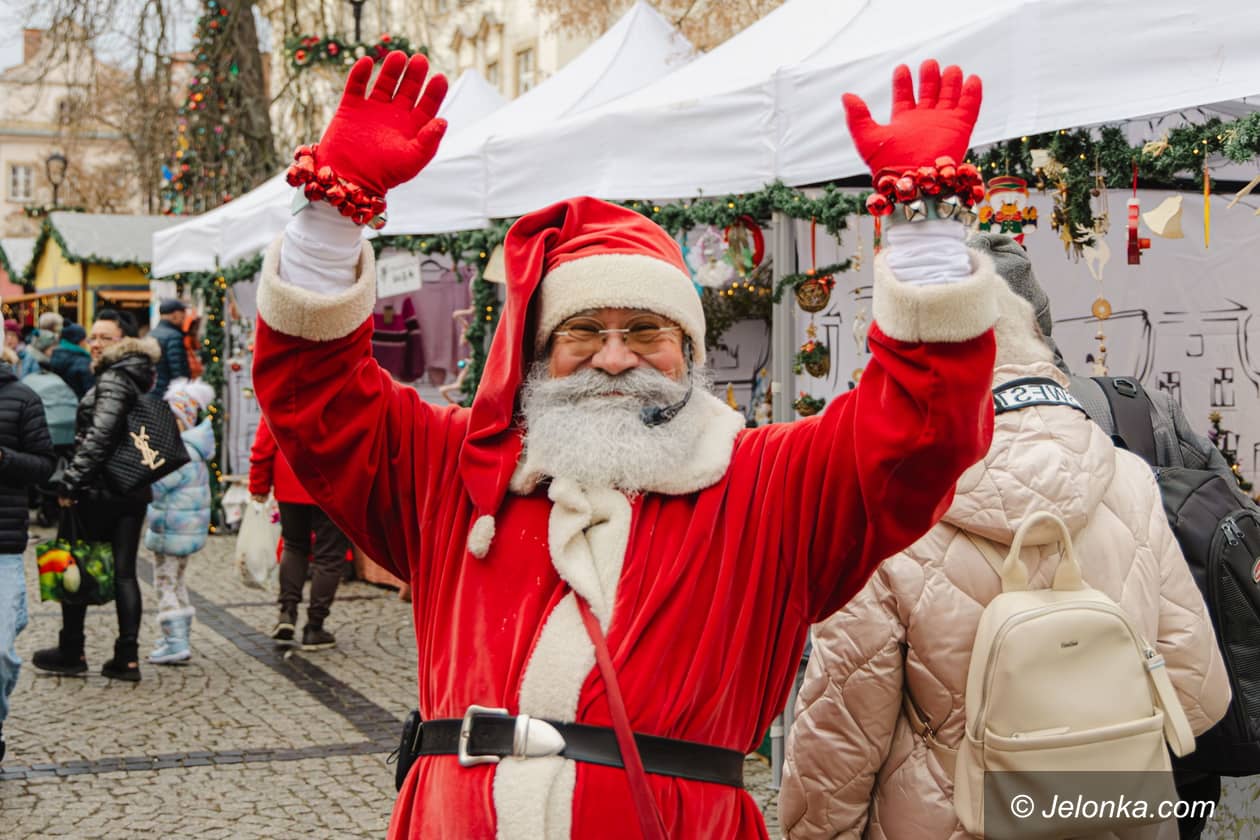 Jelenia Góra: Świąteczne tłumy na Placu Ratuszowym