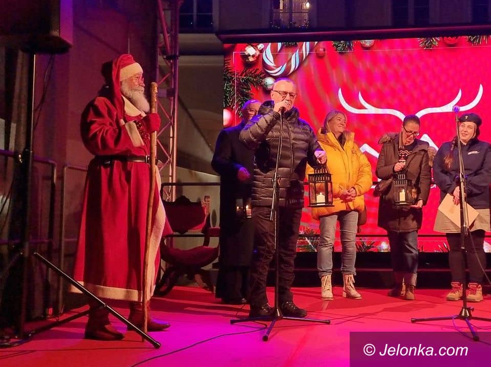 Jelenia Góra: Finał jarmarku: życzenia, paczki i poczęstunek