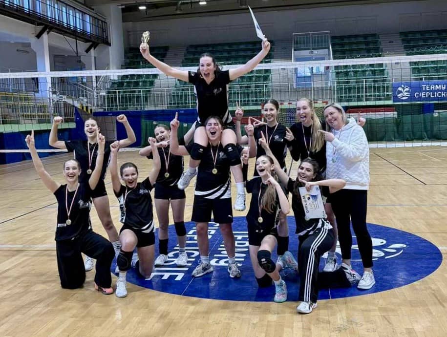 Jelenia Góra: Dziewczyny zadbały o szalone emocje