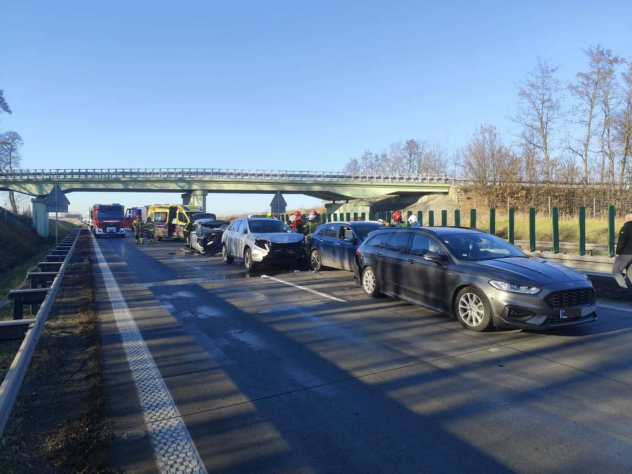 Region: Karambol na A4. Autostrada stoi