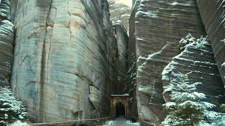 Czechy: Kamienny labirynt u stop polskiej granicy