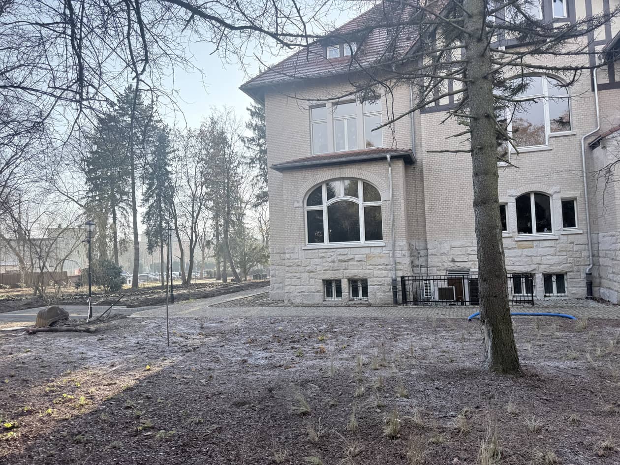 Jelenia Góra: Remont parku przy Zameczku potrwa dłużej