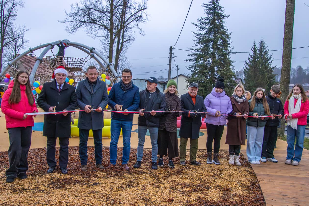 Dolny Śląsk: Aż 10 osób otwierało plac zabaw