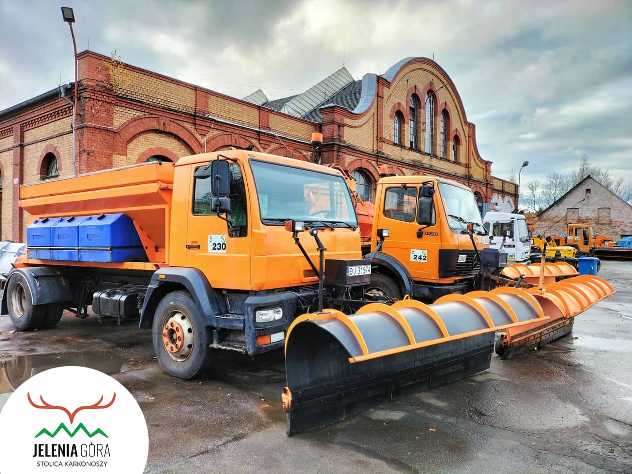 Jelenia Góra: Pługopiaskarki i traktory ruszyły do akcji