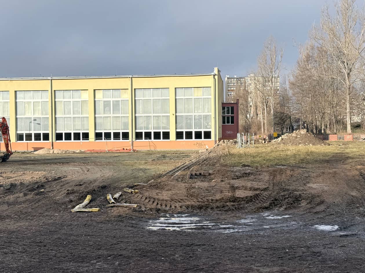 Jelenia Góra: Budują nowe boiska przy "Jedenastce"